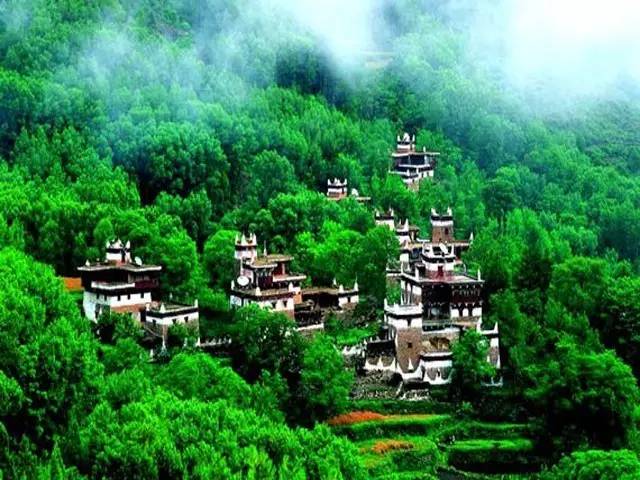 四川最值得去的十個(gè)地方——探尋天府之國(guó)的魅力景點(diǎn)，探尋四川魅力景點(diǎn)，天府之國(guó)十大必游之地