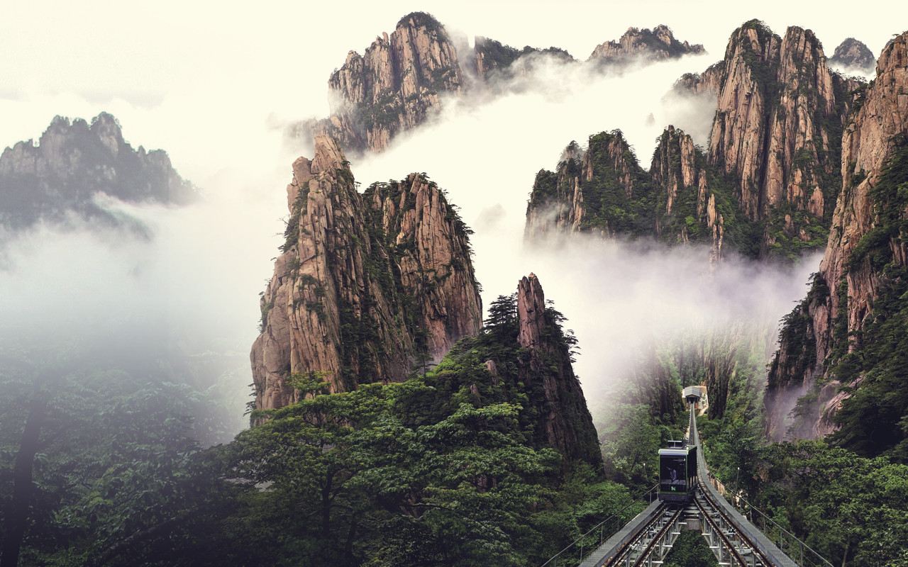 黃山當(dāng)?shù)馗鷪F(tuán)游，探索美麗的自然奇觀與豐富文化體驗(yàn)，黃山跟團(tuán)游，自然奇觀與文化體驗(yàn)之旅