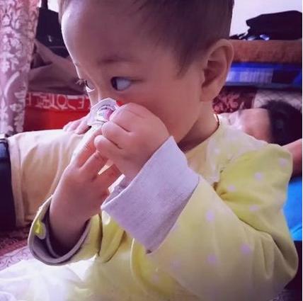 寶寶寧愿餓著也不吃奶粉，原因與解決方案，寶寶拒絕奶粉喂養，原因及應對策略