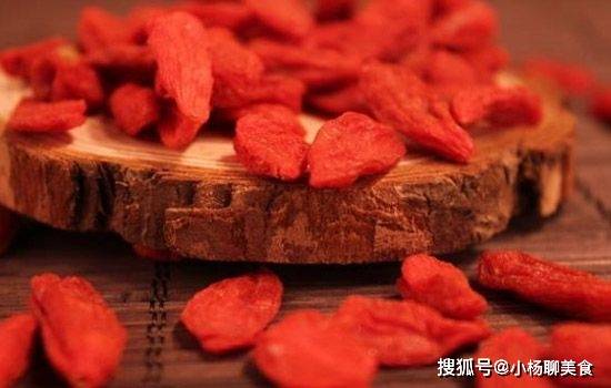 六種人不宜食用枸杞——深入了解枸杞的適用人群，六種人群需慎食枸杞，深入了解枸杞適用人群限制