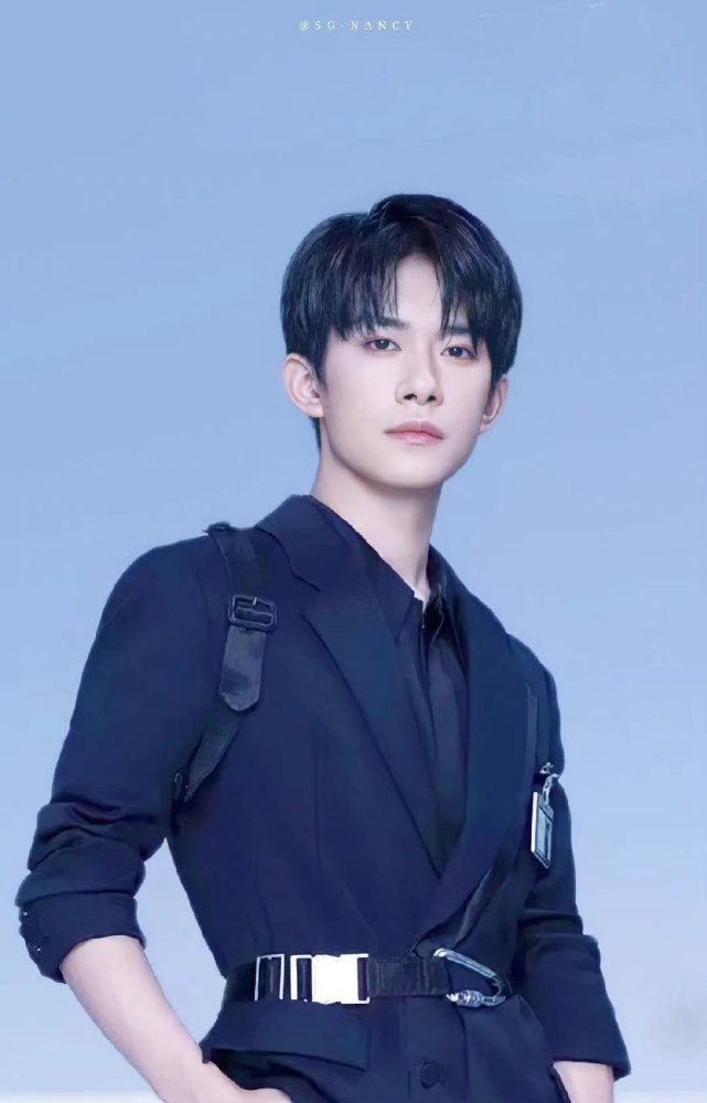 易烊千璽背后的老板是誰?深度解析背后的故事,揭秘易烊千璽背后的老板身份,深度解讀其背后的故事