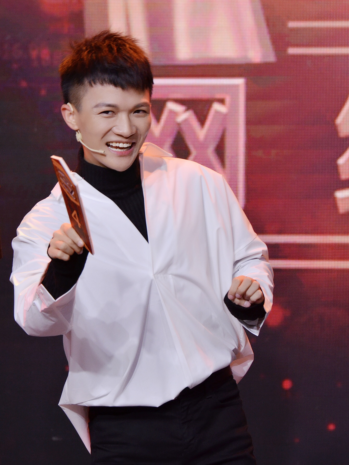 周深個人資料簡介，揭秘神秘歌手的性別與生平，周深個人資料揭秘，神秘歌手的生平與性別探秘