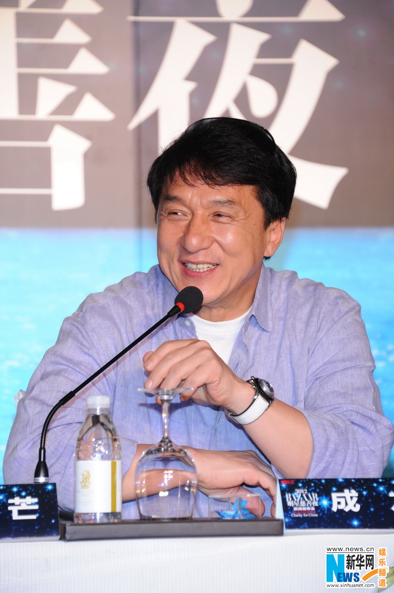 芭莎明星慈善夜，成龍的光影之路與慈善之心，芭莎明星慈善夜，成龍的光影之路閃耀慈善之心