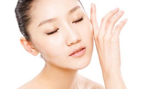 臉上長痘痘是怎么回事，深度解析成因與應對之策，深度解析，臉部痘痘成因及應對之策